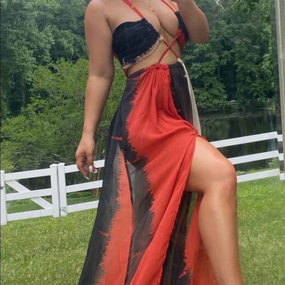 Beautiful long strapping tie top. Black,Red,White